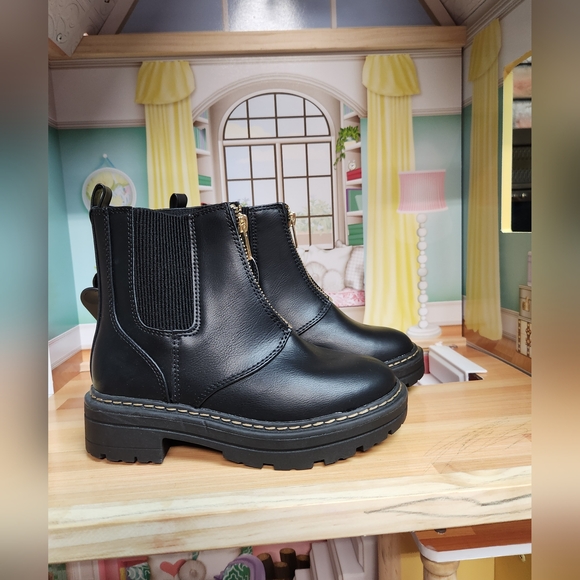 Chelsea Boots - Picture 3 of 7